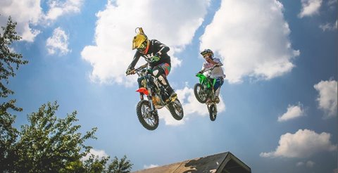 Motos